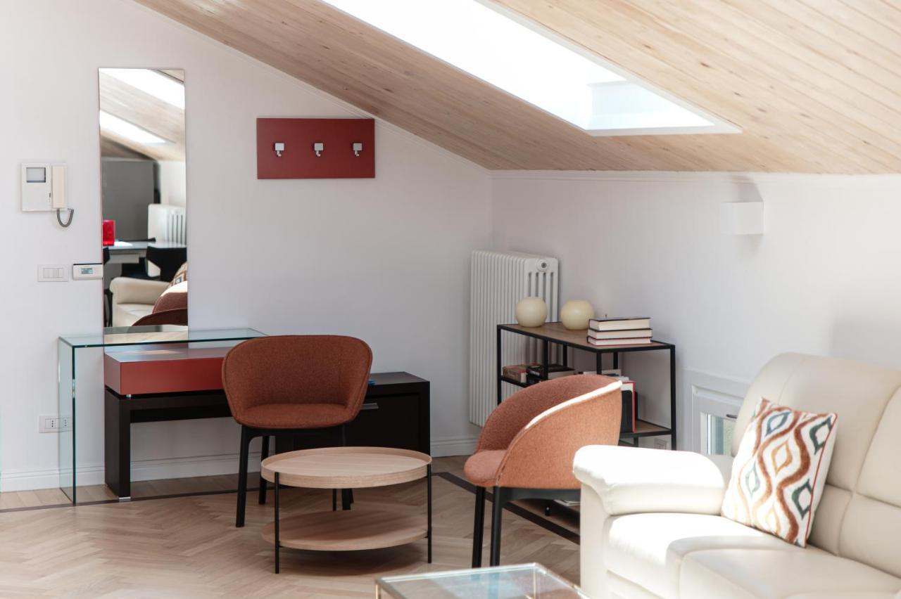 Attic 64 - The House Of Travelers Apartment Como Exterior photo