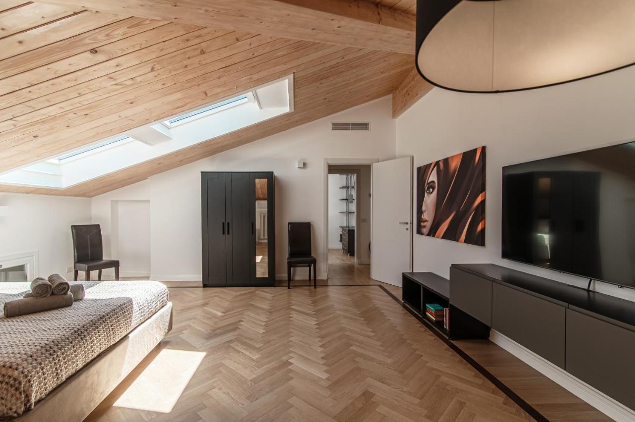 Attic 64 - The House Of Travelers Apartment Como Exterior photo