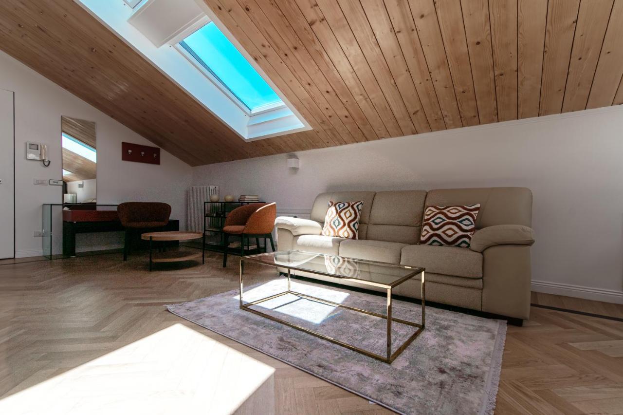 Attic 64 - The House Of Travelers Apartment Como Exterior photo