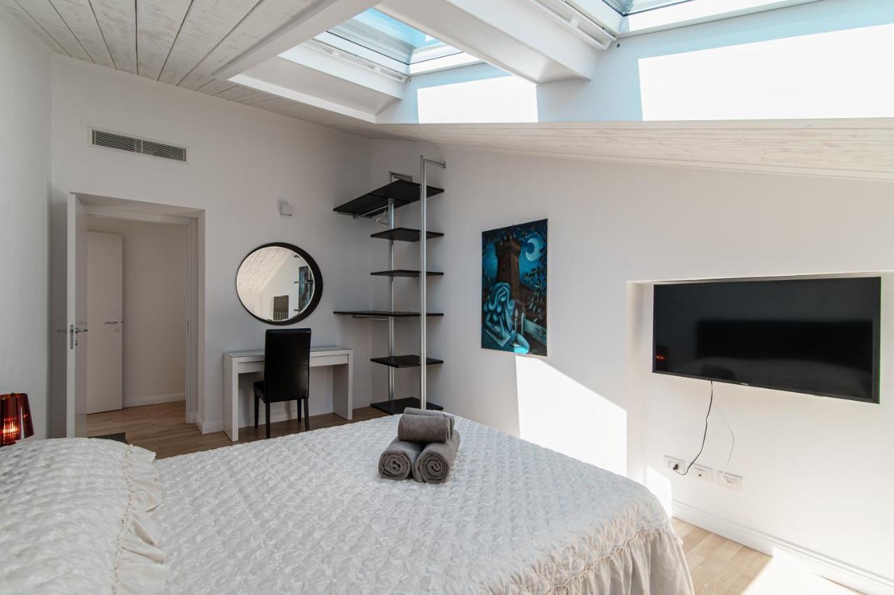 Attic 64 - The House Of Travelers Apartment Como Exterior photo